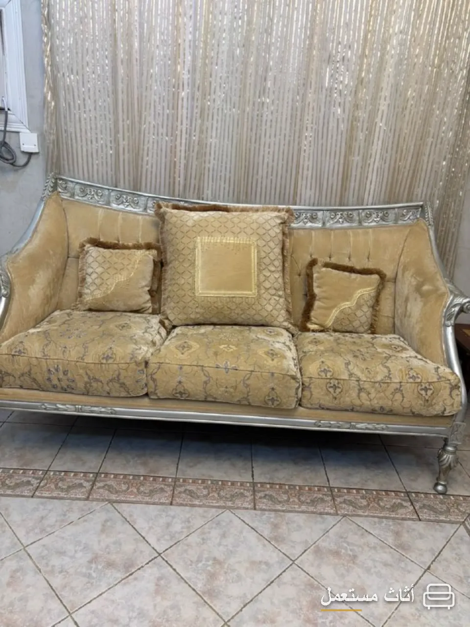 طقم كنب كلاسيكي فاخر للبيع — صورة 2
