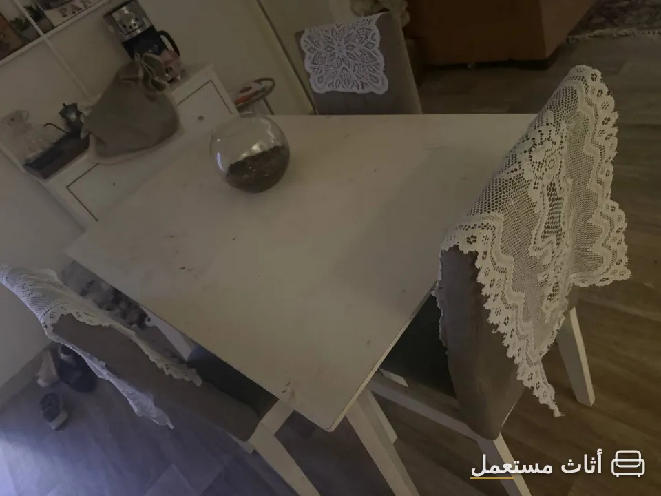 طاولة طعام مع كراسي عطاء لوجه الله — صورة 1