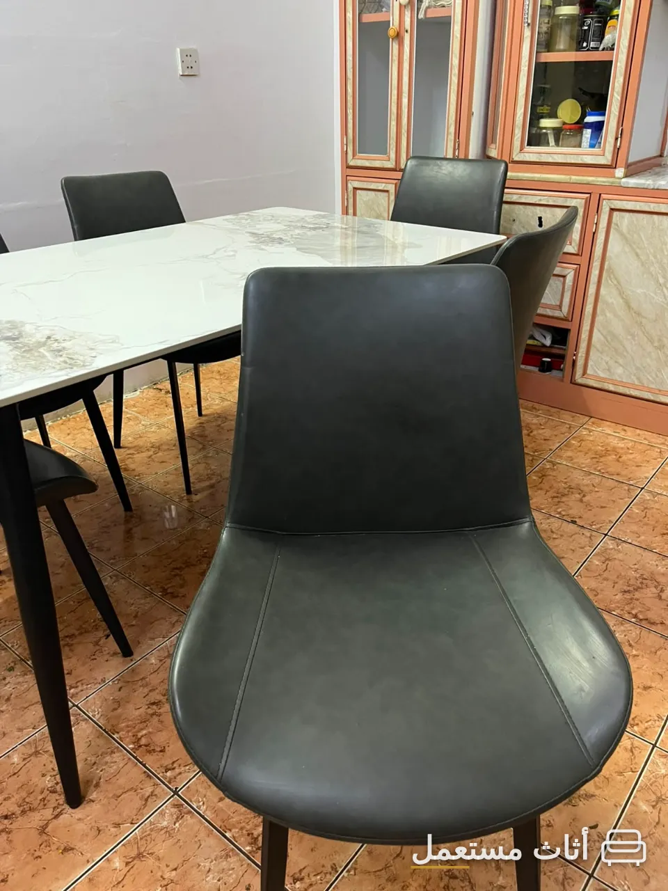 طاوله الطعام كبيره ونظيفة استخدام قليل — صورة 3