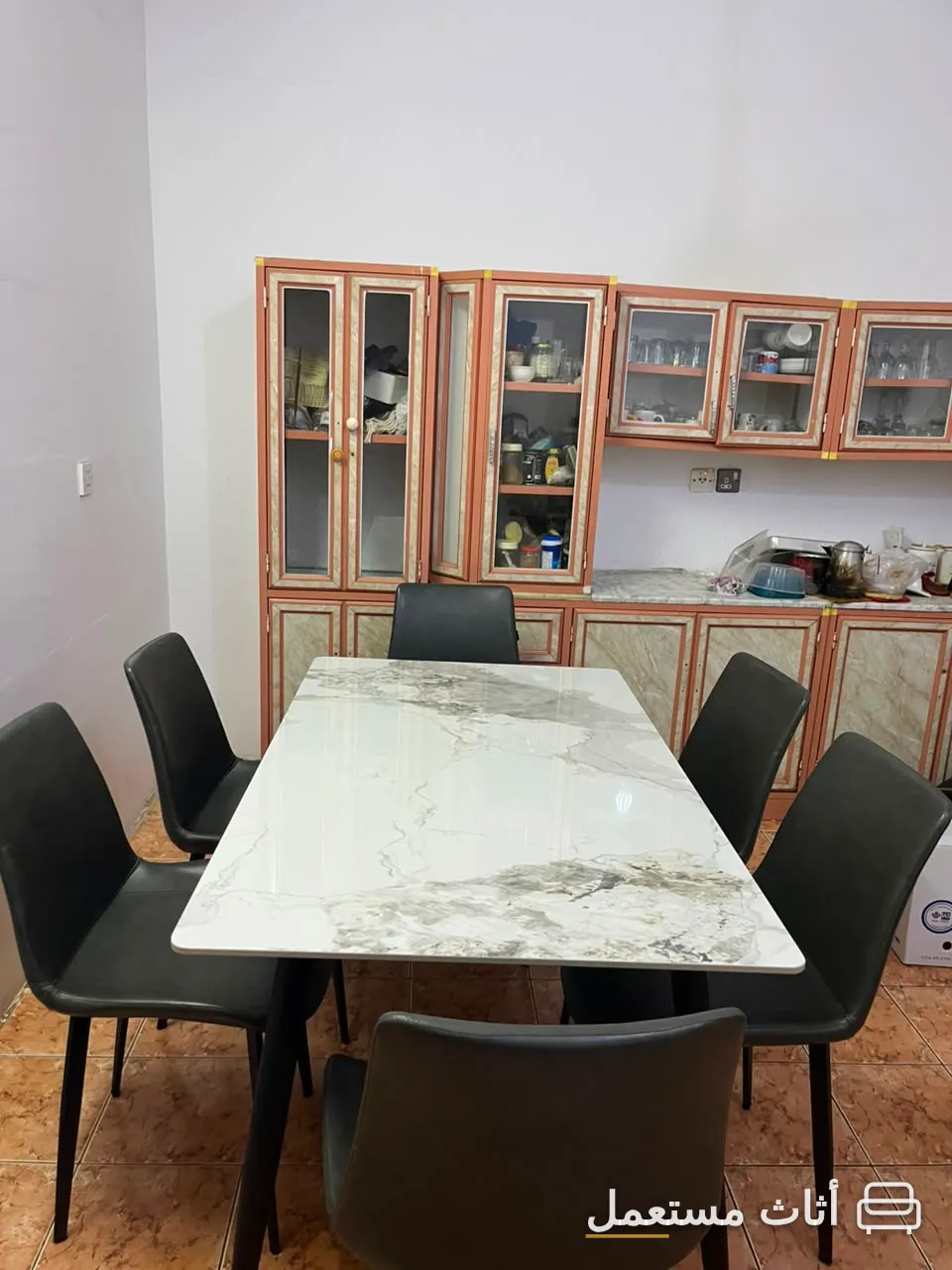 طاوله الطعام كبيره ونظيفة استخدام قليل — صورة 1