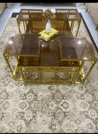 طاوله و فرشه