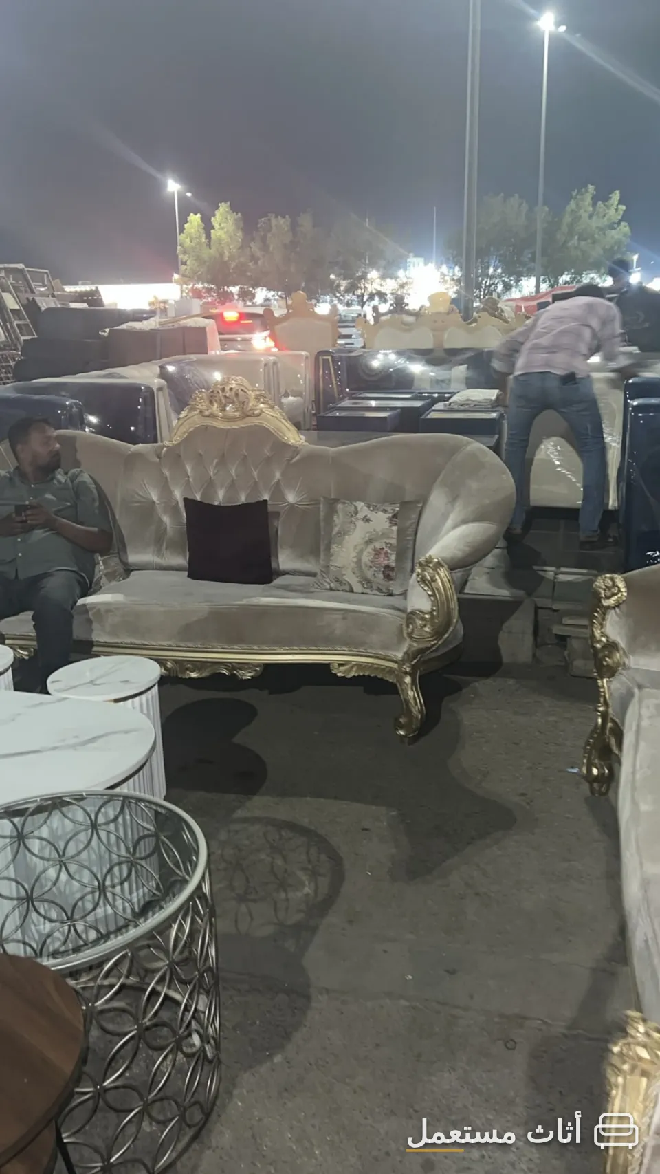 طقم كنب كلاسيك فاخر بيج وذهبي للمجلس والصالة — صورة 1