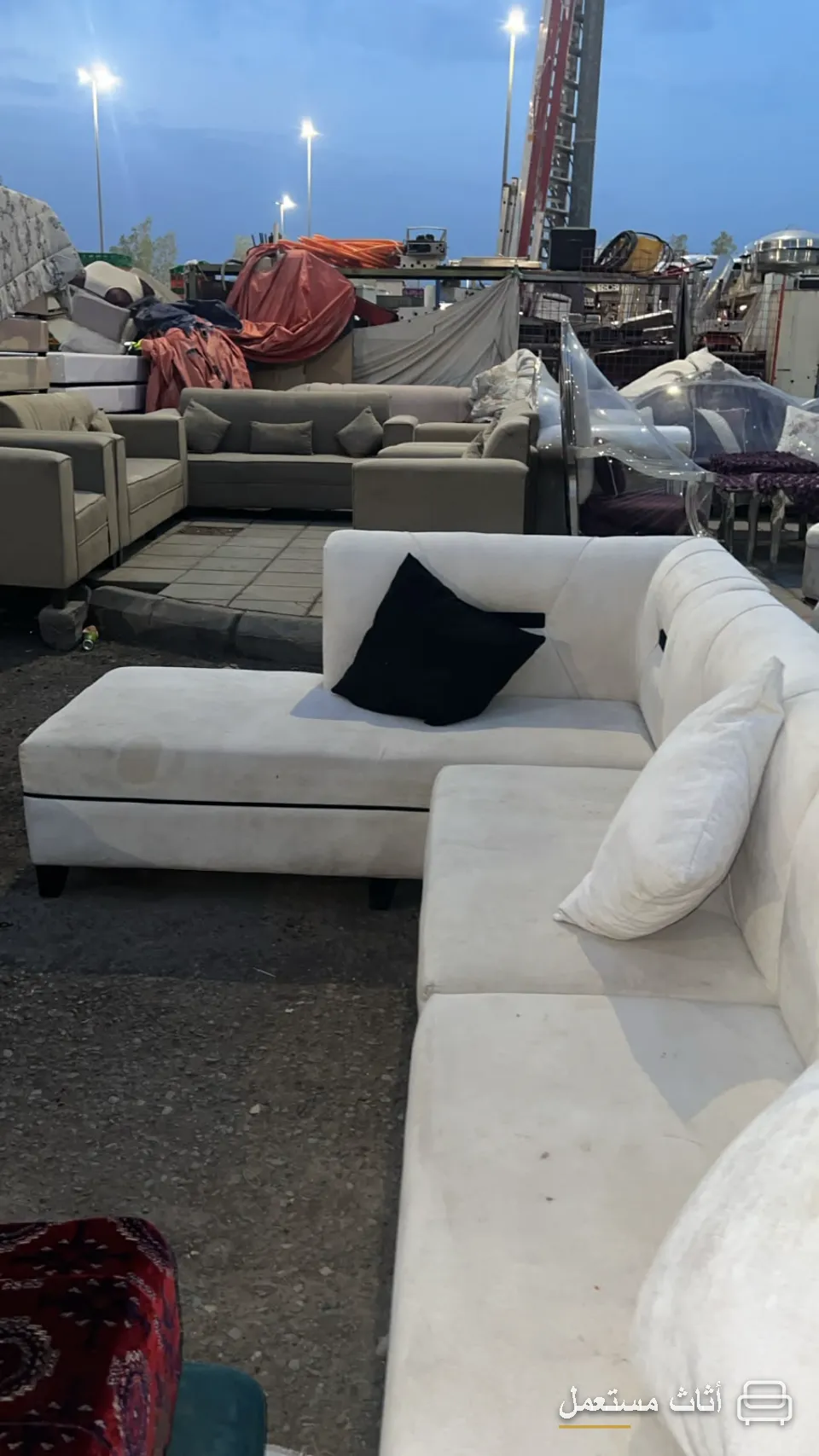 كنب زاوية حرف L بيج فاتح مستعمل للبيع — صورة 1